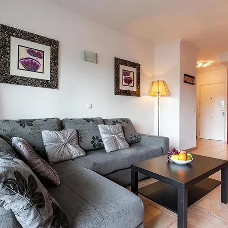 Апартаменты Benalbeach Bliss Seafront Retreat With Balcony