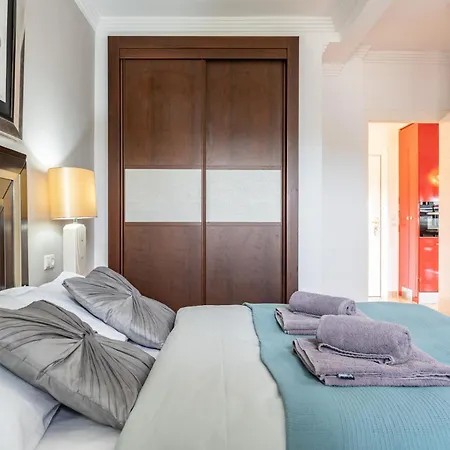 Benalbeach Bliss Seafront Retreat With Balcony