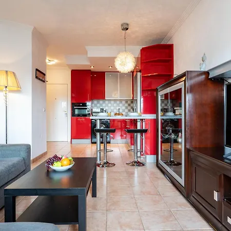 Benalbeach Bliss Seafront Retreat With Balcony Lejlighed *